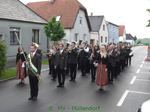 Maibaumaufstellen 2011